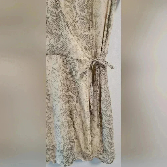 Abercrombie & Fitch Snake Print Wrap Mini Dress A-line Flare Gray Cream Size S - Picture 2 of 4